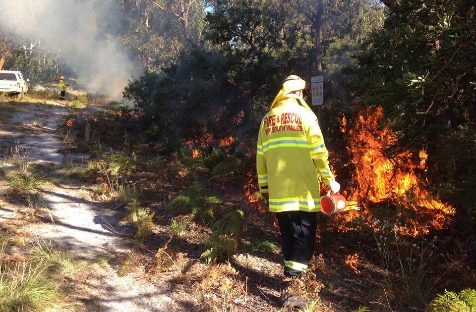 Raymond Terrace crew participated in a hazard reduction burns at Salamander Bay on this week. Fire & Rescue NSW was assisted by the Rural Fire Service. 