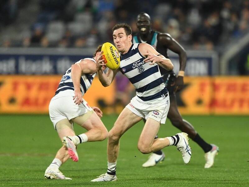 Jeremy Cameron will sit out Geelong's trip to Darwin to face Gold Coast after a delayed concussion. (Julian Smith/AAP PHOTOS)