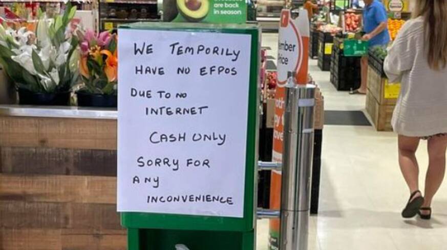 A handwritten sign notifying customers eftpos services were down. Picture via X (formerly Twitter)