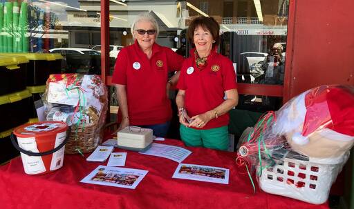 Jane Sullivan and Ros Pinfold selling tickets on Kelly Street