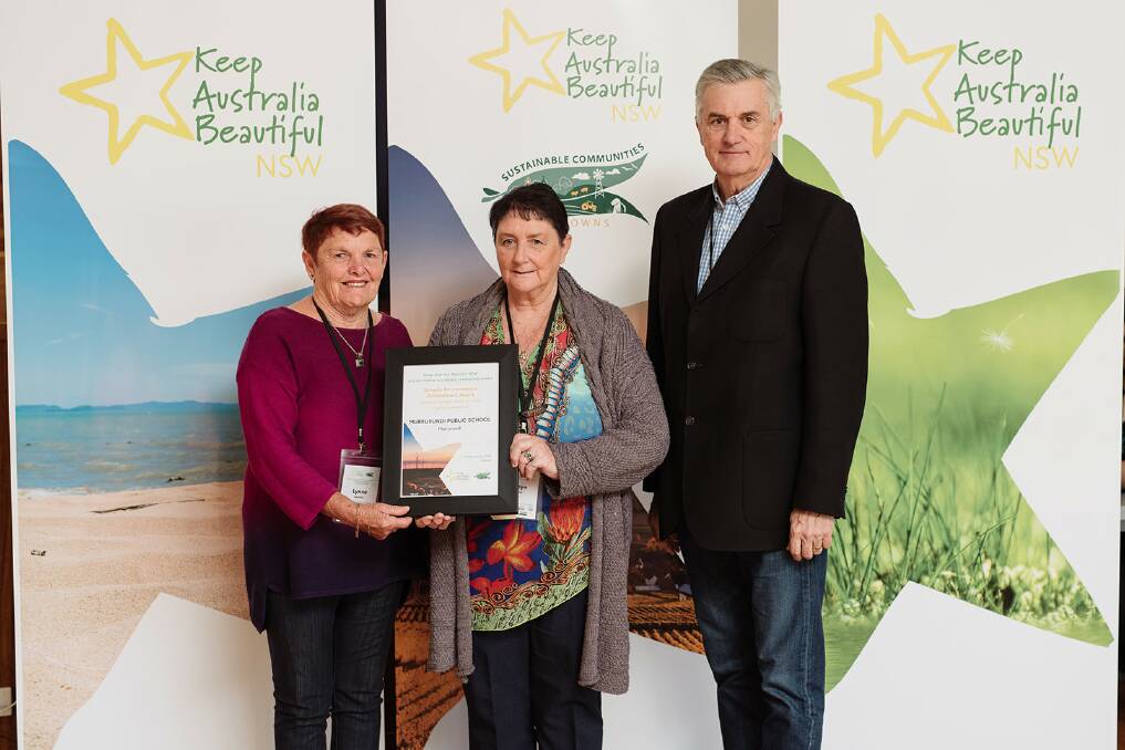 Murrurundi community members at the 2018 Keep Australia Beautiful NSW 2018 Tidy Towns Sustainable Community Awards accepting a Highly Commended award for Murrurundi Public School. Photo: Paul Benjamin