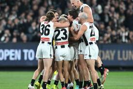 Collingwood have overcome arch-rivals Carlton with a six-point win in an MCG classic. (Joel Carrett/AAP PHOTOS)