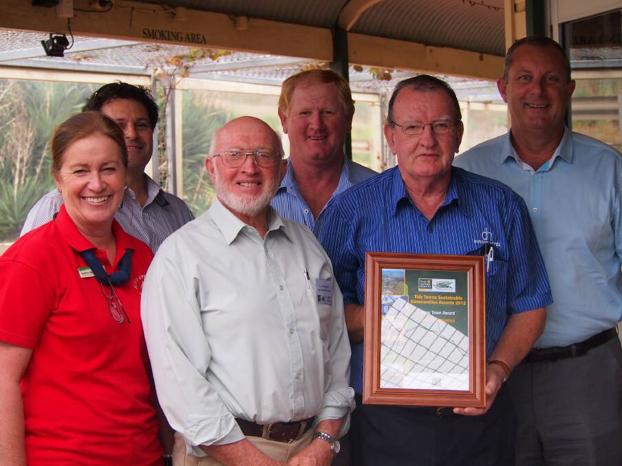 With Wingen’s Tidy Town award Heather Ranclaud, Upper Hunter Shire councillor Ron Campbell, Durham Hotel publican John Gallen, and at back Cr Wayne Bedggood, Cr Maurice Collison and Mayor Michael Johnsen.